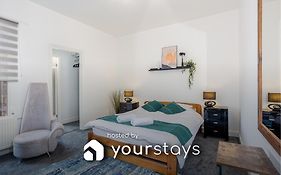 Coronation House By Yourstays - 3 Bedroom House In Newcastle-Under-Lyme